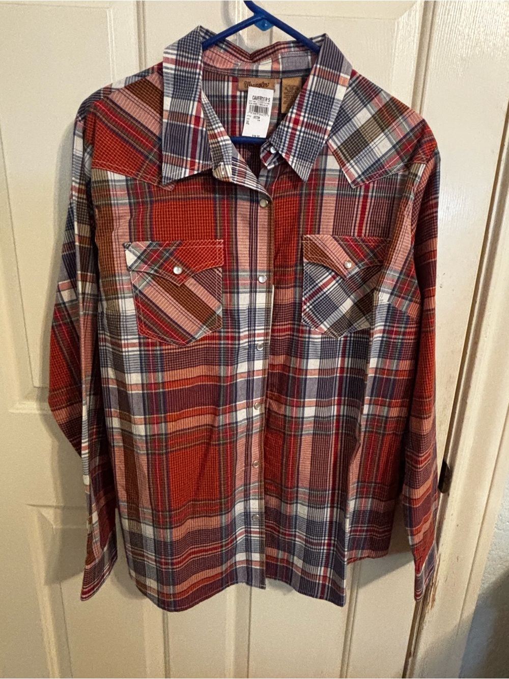 Women’s NWT Wrangler Red and Blue Plaid Button-Down Shirt